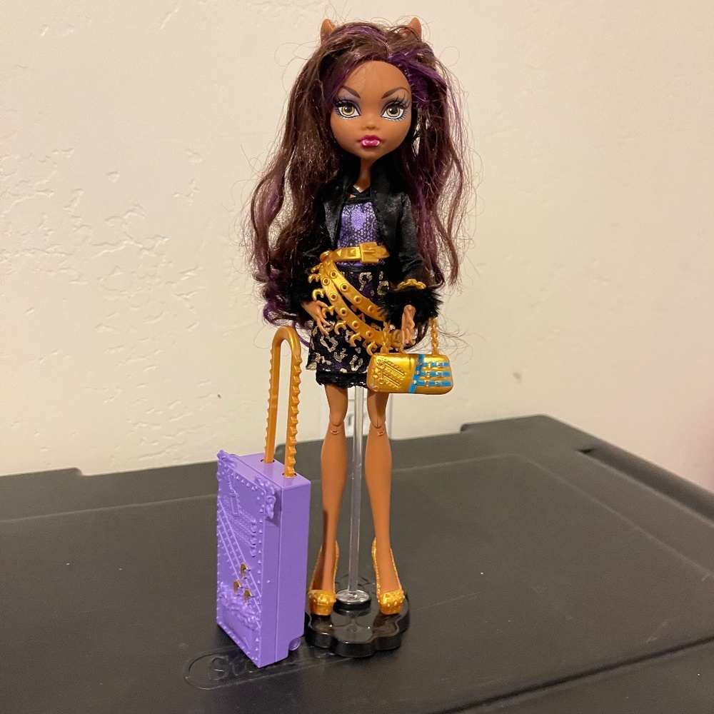 Clawdeen Scares Doll + extra shoes